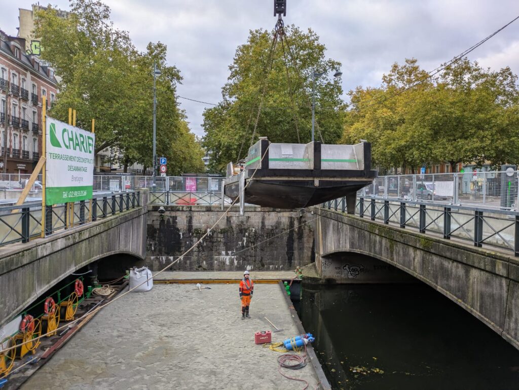 Citybarge arriving at Charier Rennes